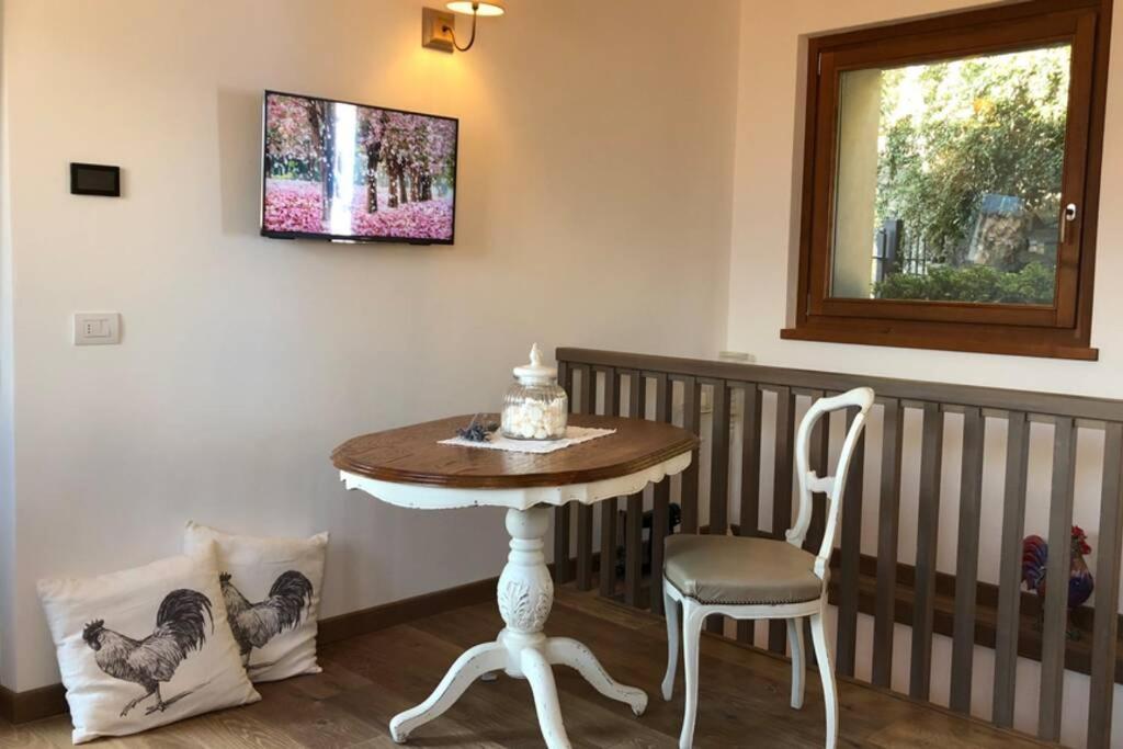 La Poulerie - Suite Dependance Gera Lario Exterior foto